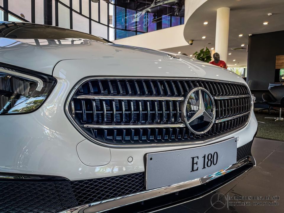 Mercedes-Benz E180 2023 Giá Lăn Bánh & Thông Số