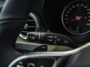 can-dieu-khien-noi-that-Mercedes-Benz-GLC-200-2020_mercedeshanoi-com-vn