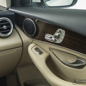 chinh-ghe-phu-lai-noi-that-Mercedes-Benz-GLC-200-2020_mercedeshanoi-com-vn