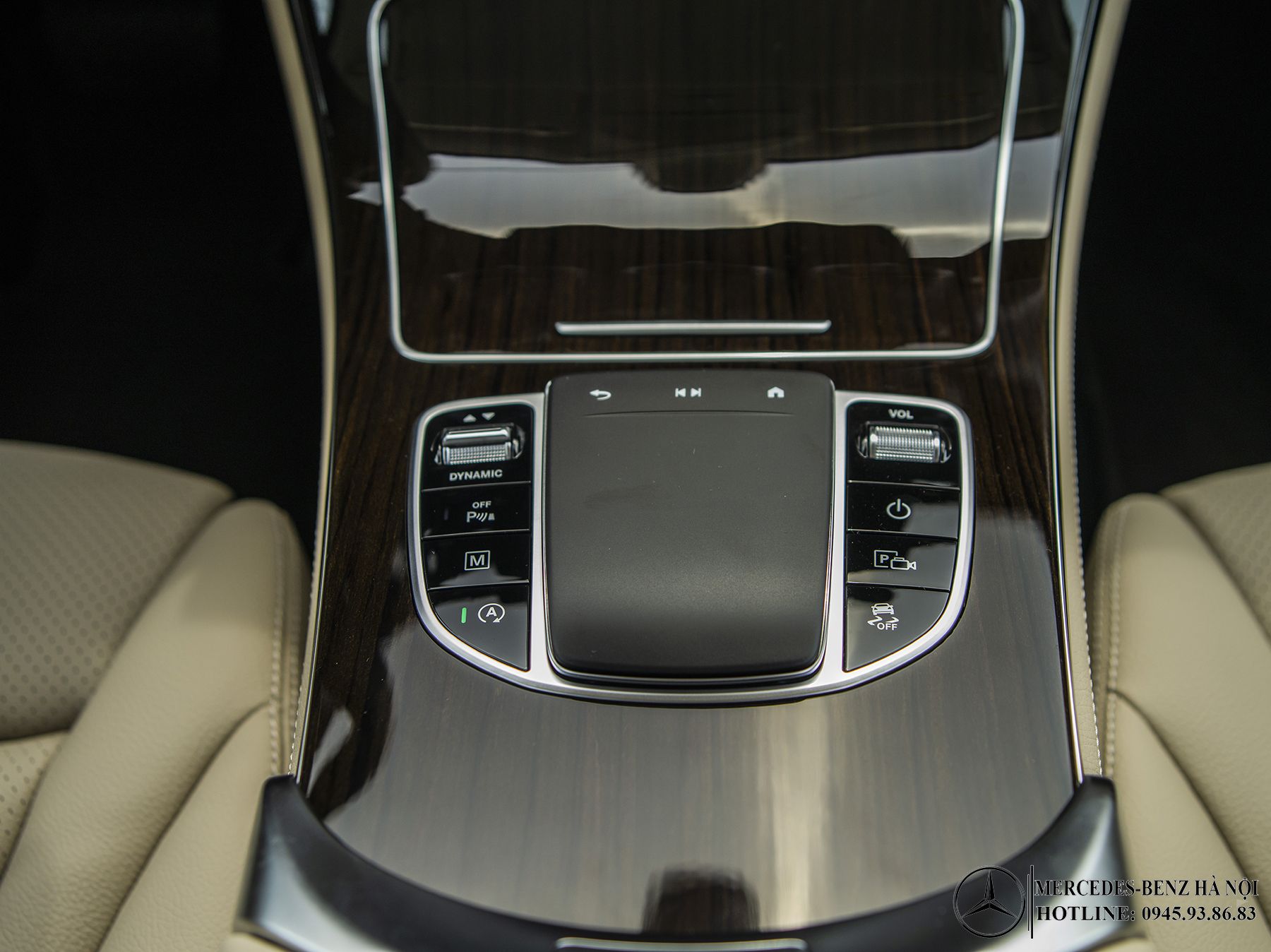 touchpad-noi-that-Mercedes-Benz-GLC-200-2020_mercedeshanoi-com-vn